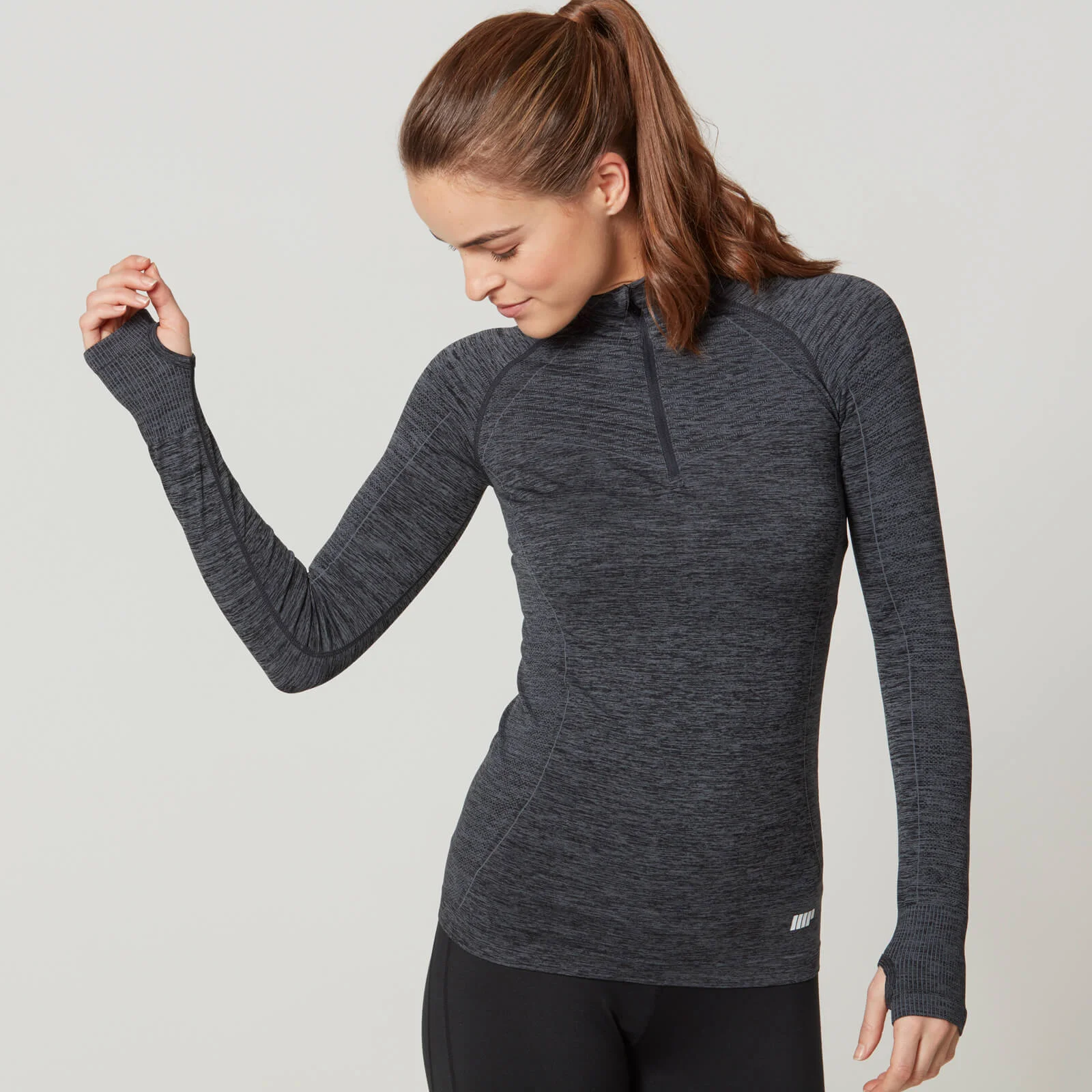 Seamless tops ar garām rokām un rāvējslēdzēju - XS - Melna attēls 1
