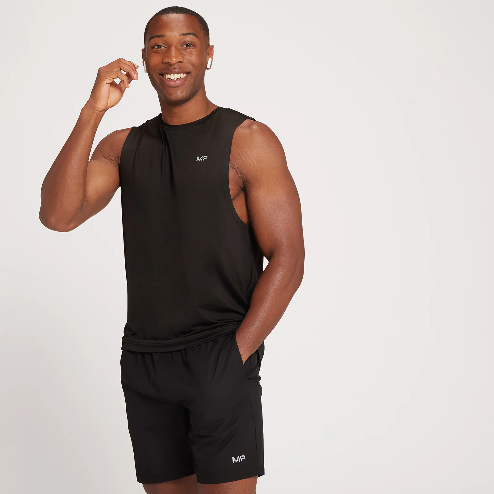 MP vīriešu sporta krekls ar pazeminātu rokas izgriezumu “Repeat MP Graphic Training” — Melns - XXS attēls 1