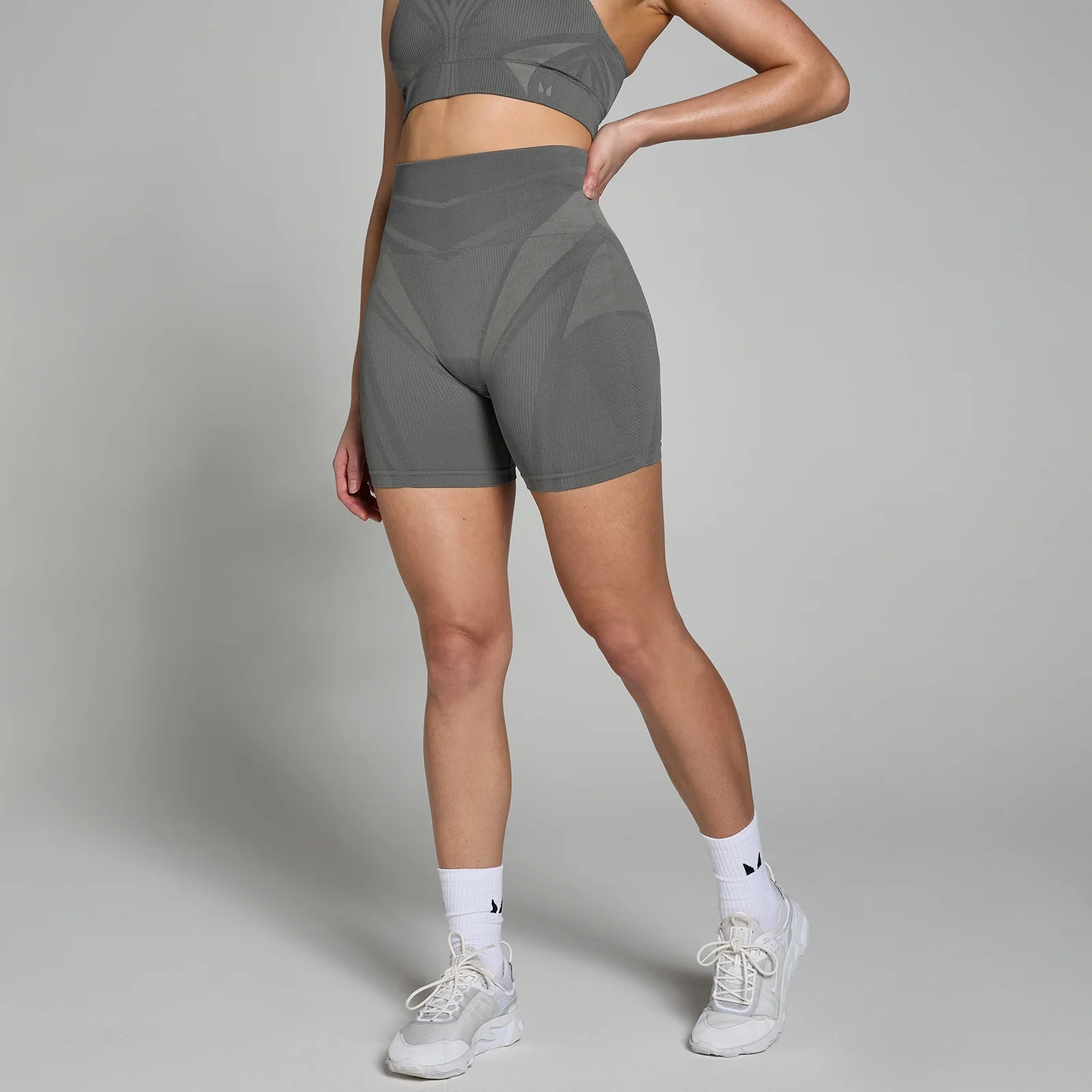 MP sieviešu bezvīļu, sēžamvietas izceļoši šorti “Tempo Ultra Geometric” — Tumši pelēki - XS attēls 1