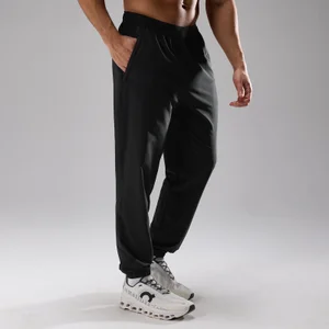 MP vīriešu Training Ultra austas sporta bikses - melnas - Size XS